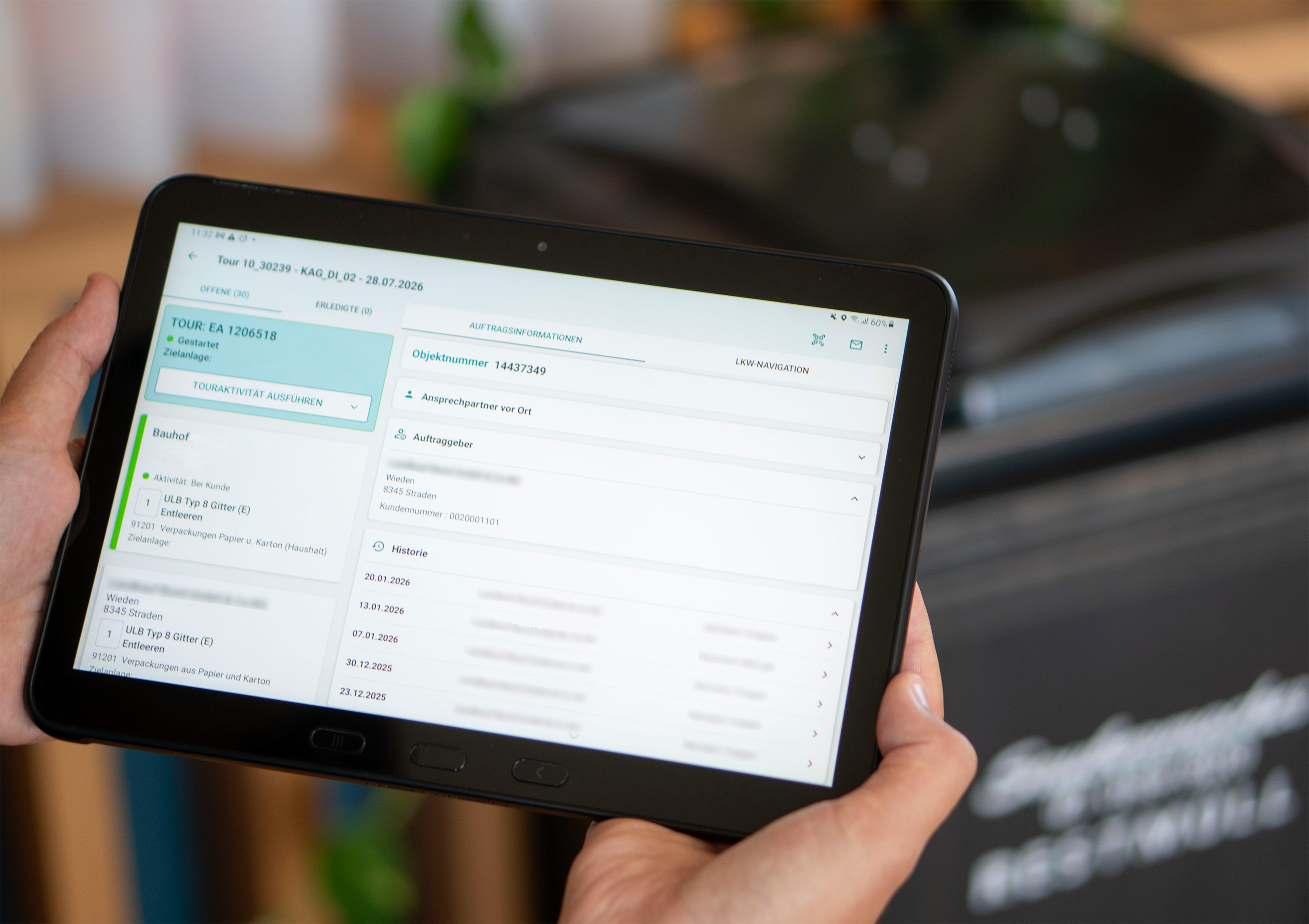 Tablet mit einer Anwendung zur digitalen Auftrags- und Tourenverwaltung
